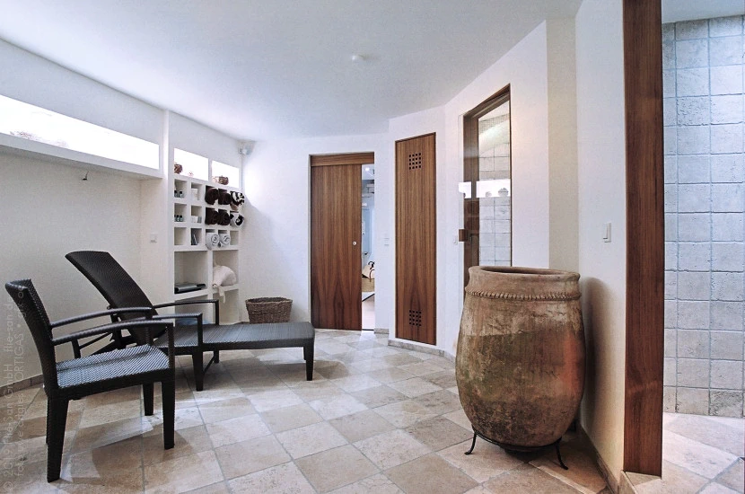 Flie-San · Fliesen Sanitär · Referenz Ortigas • Tiles Sanitation · Reference Ortigas