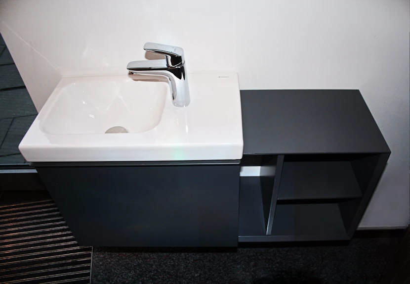 Flie-San · Fliesen Sanitär · Ausstellung • Tiles Sanitation · Showroom 5338