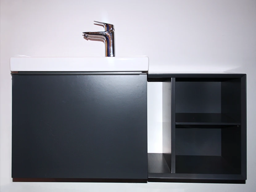 Flie-San · Fliesen Sanitär · Ausstellung • Tiles Sanitation · Showroom 5340