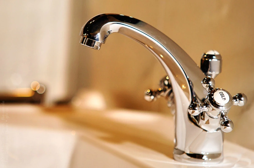 Flie-San · Fliesen Sanitär · Zeitlose Klassiker Armaturen • Tiles Sanitation · Timeless Classic Armatures