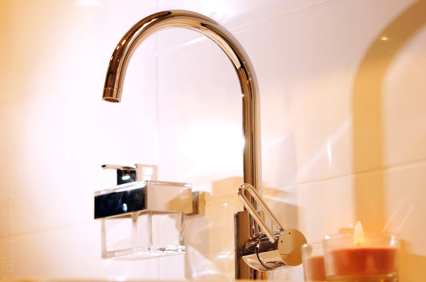 Flie-San · Fliesen Sanitär · Zeitlose Klassiker Armaturen • Tiles Sanitation · Timeless Classic Armatures