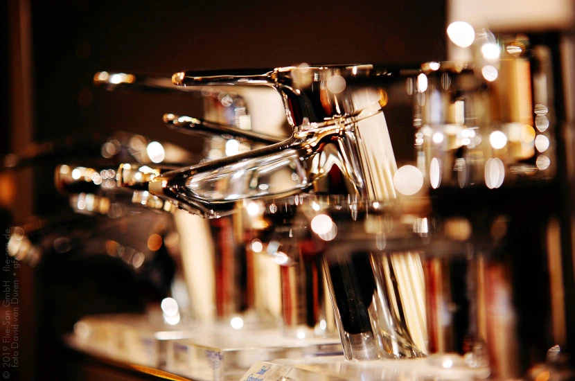 Flie-San · Fliesen Sanitär · Design Funktion Armaturen • Tiles Sanitation · Form Function Armatures