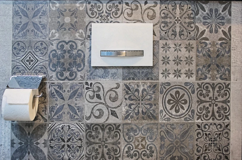 Flie-San · Fliesen Sanitär · Glas Metall Erde • Tiles Sanitation · Glass Metal Earth